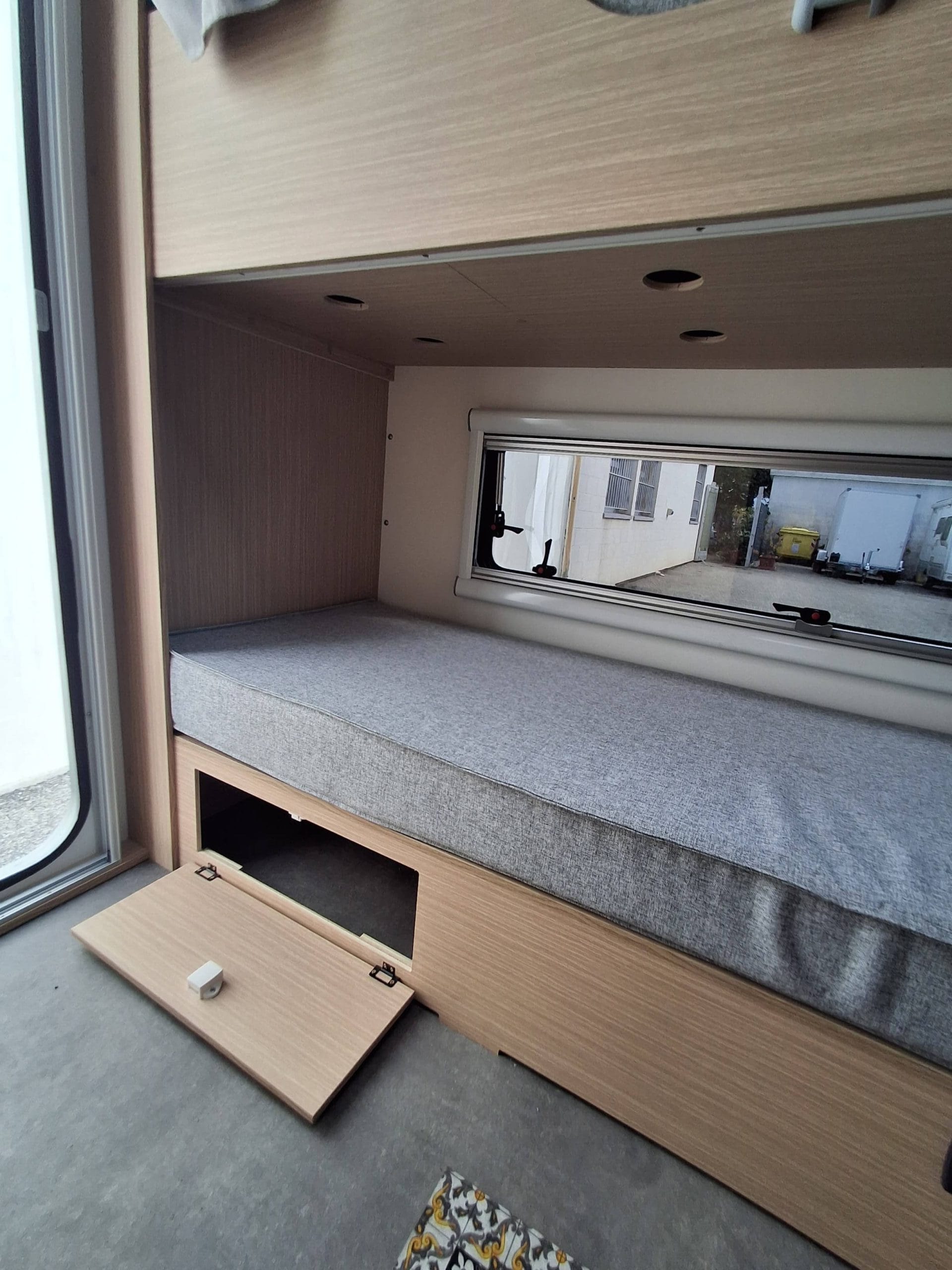 i-18